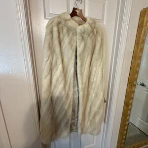 Vintage Bullock's Wilshire White Mink Fur Cape with Floral Silk Lining
